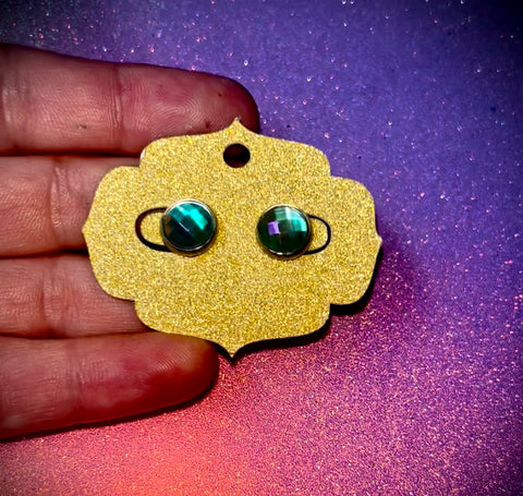 Color shifting stud earrings