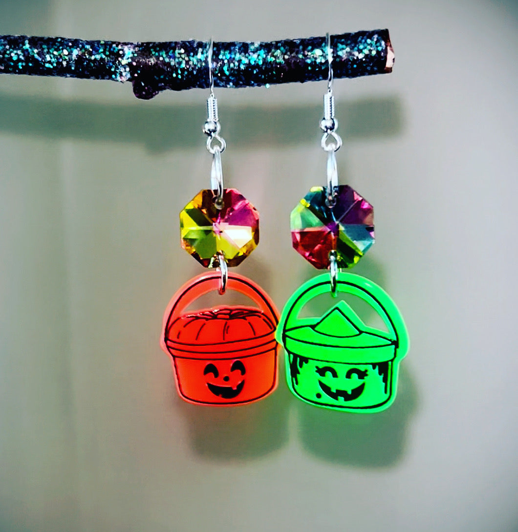 Boo bucket earrings