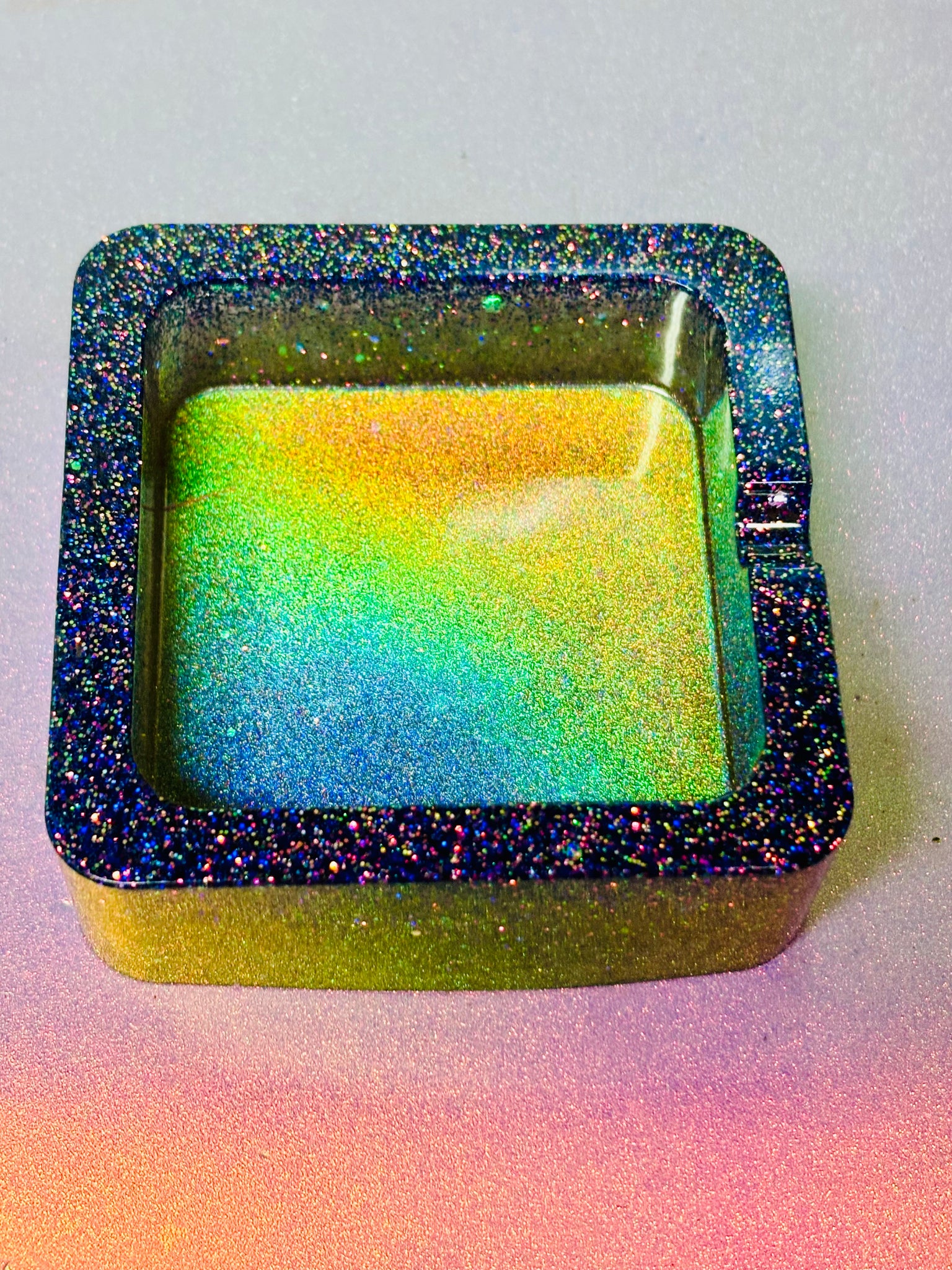 Holographic ash tray