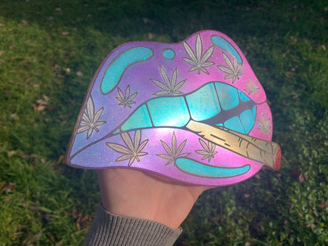 Pot leaf lips tray