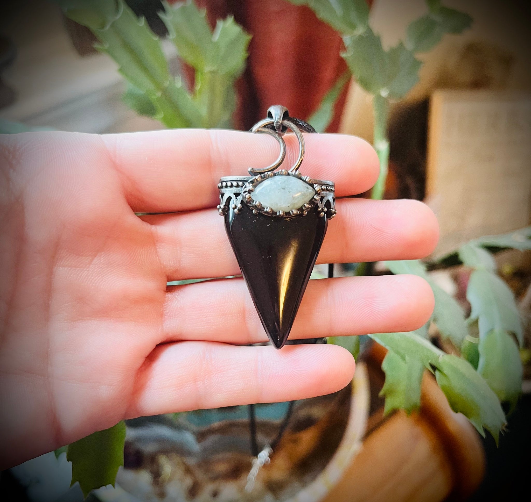 Black onyx arrowhead style pendant necklace