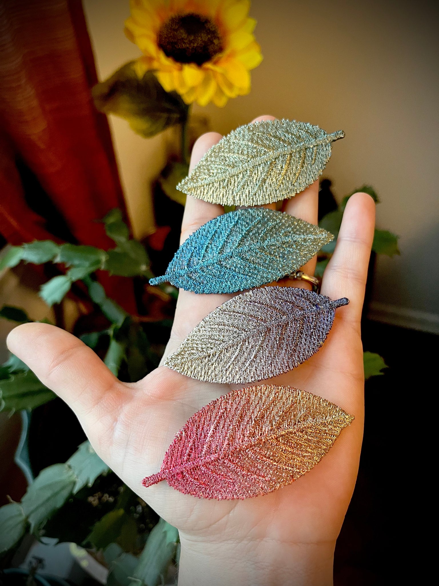 Leaf snap hair clip set