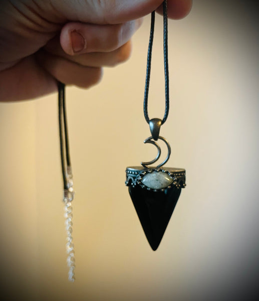 Black onyx arrowhead style pendant necklace