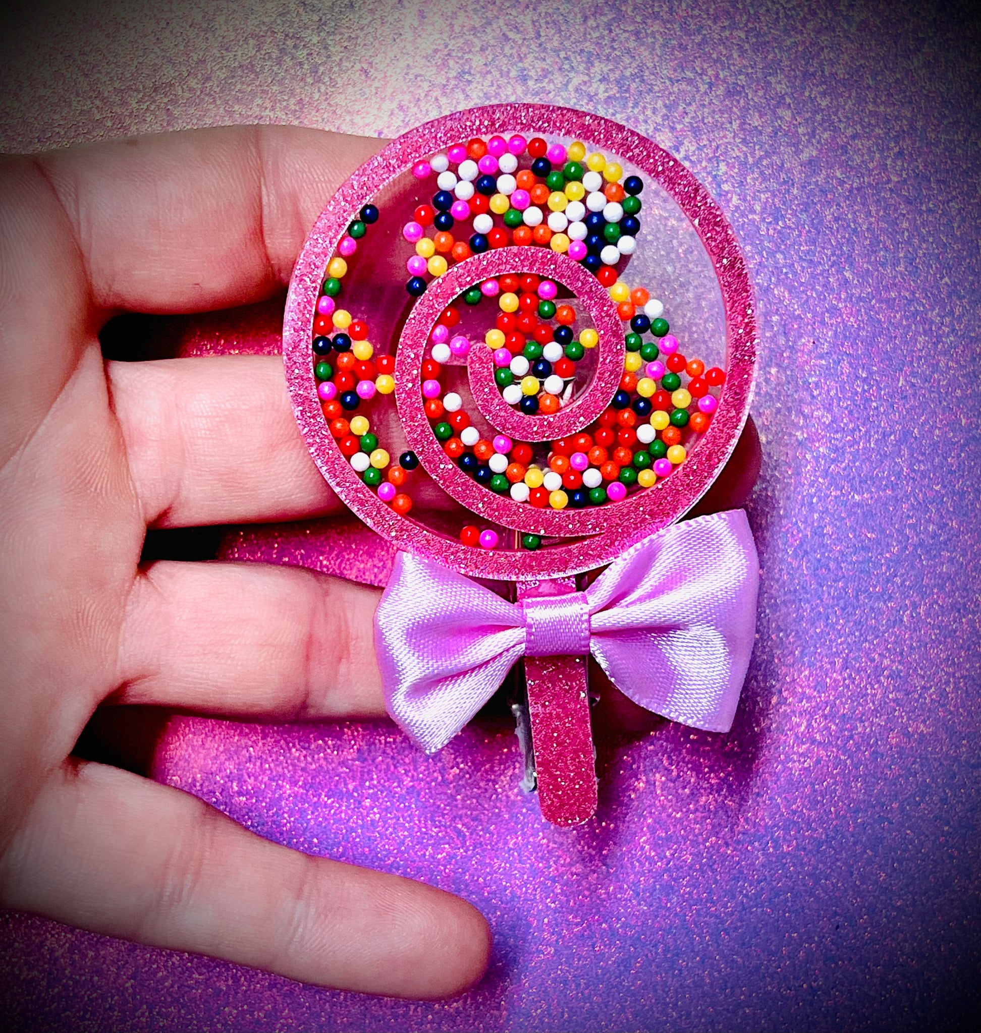 Lollipop shaker hair clip