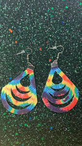 Tie dye cutout dangle earrings