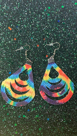 Tie dye cutout dangle earrings